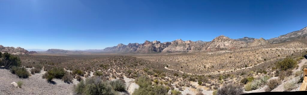 Scenic Drive에서 바라본 Red Rock Canyon의 넓은 파노라마